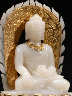 清代 和田玉包金药师佛造像. 规格:高14.5cm 宽8.3cm 重625.5g