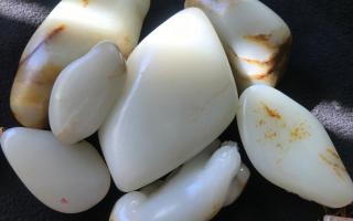疯了:上海老藏家用一颗20克小籽换了7块顶级和田玉籽料,老板还乐哈哈