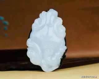 带黑皮的山料"龙龟"!揭秘奇特的和田玉俄黑皮料!