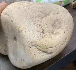 这种籽料很多人感觉很差,但懂得人才知道它是真宝贝!和田玉鉴定保养知