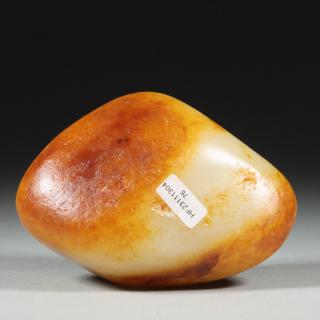 旧藏精品和田玉原石把件 尺寸:长10.6cm宽7.5cm厚4.8cm重553g