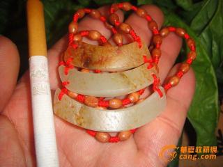 和田籽料:玉璜挂件【配系桃木串珠挂绳】