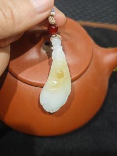 和田玉糖白玉玉兰花,玉质干净无暇,手推出油,玉兰花象征着忠贞不渝的